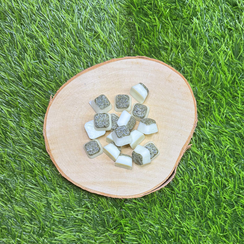 Sheep Fat Cubes with Seaweed
